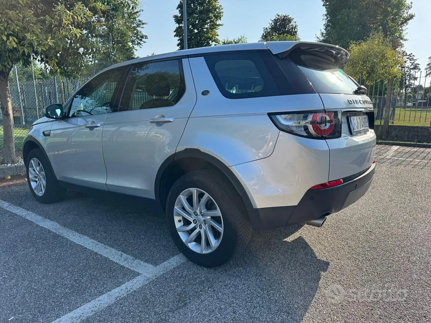 Land Rover Discovery Sport 2017 photo 4