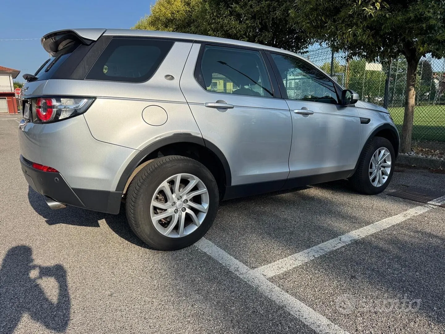 Land Rover Discovery Sport 2017 photo 3