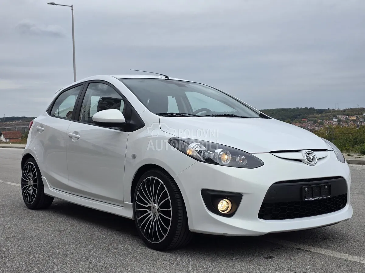 Mazda 2 2011 photo 5