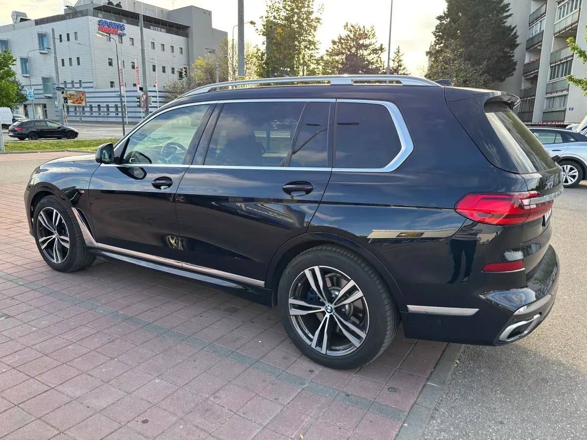 BMW X7 2022 photo 2