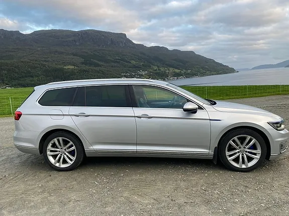 Volkswagen Passat 2017 photo 2