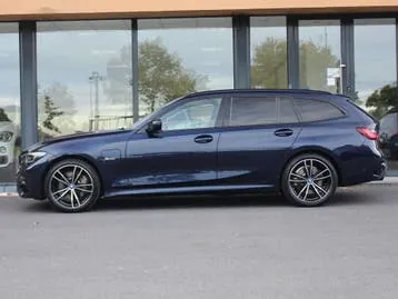 BMW 3 Series 2022 photo 3