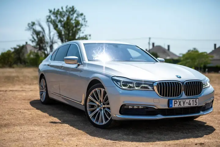 BMW 7 Series 2016 photo 2