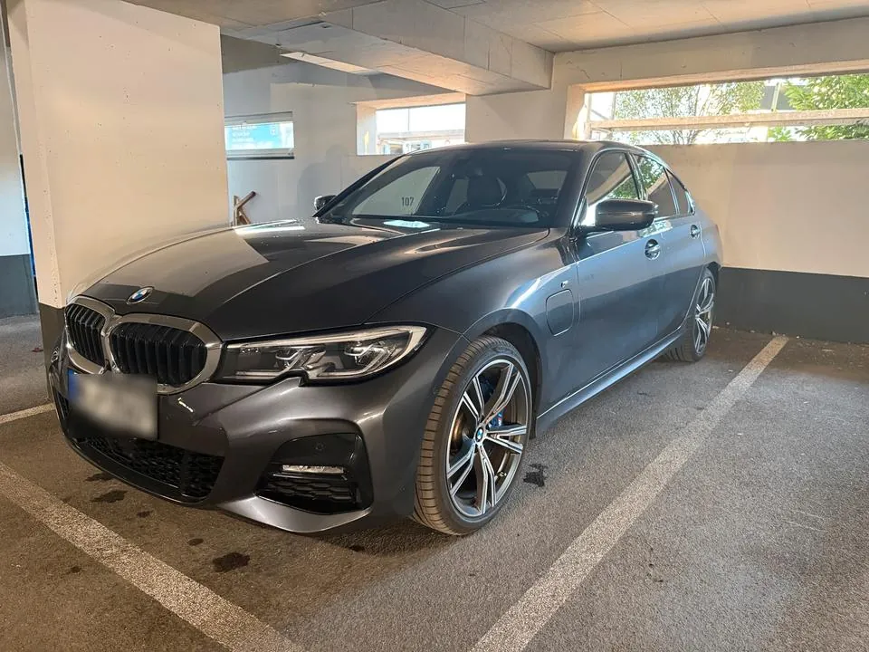 BMW 330E