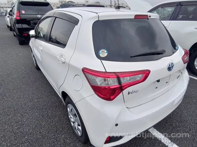 Toyota Vitz 2019 photo 3