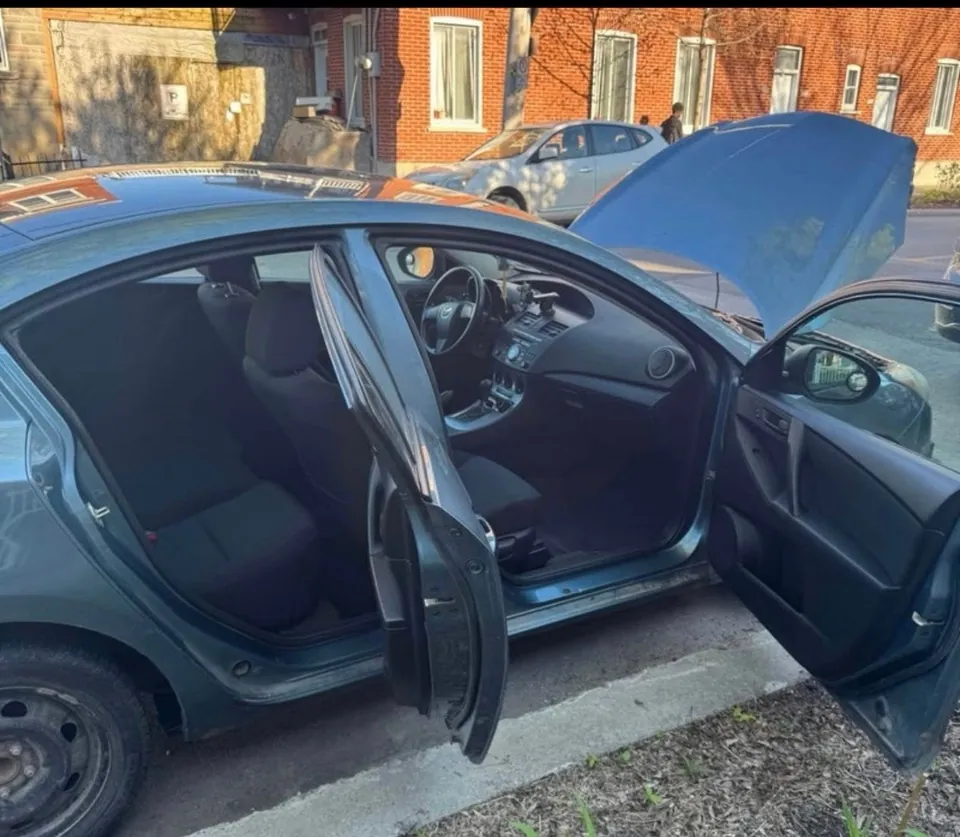 Mazda 3 2010 photo 2