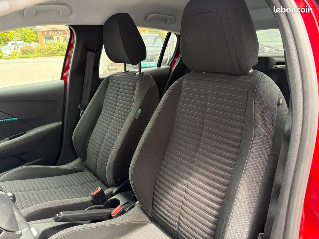 Peugeot 208 2022 photo 3
