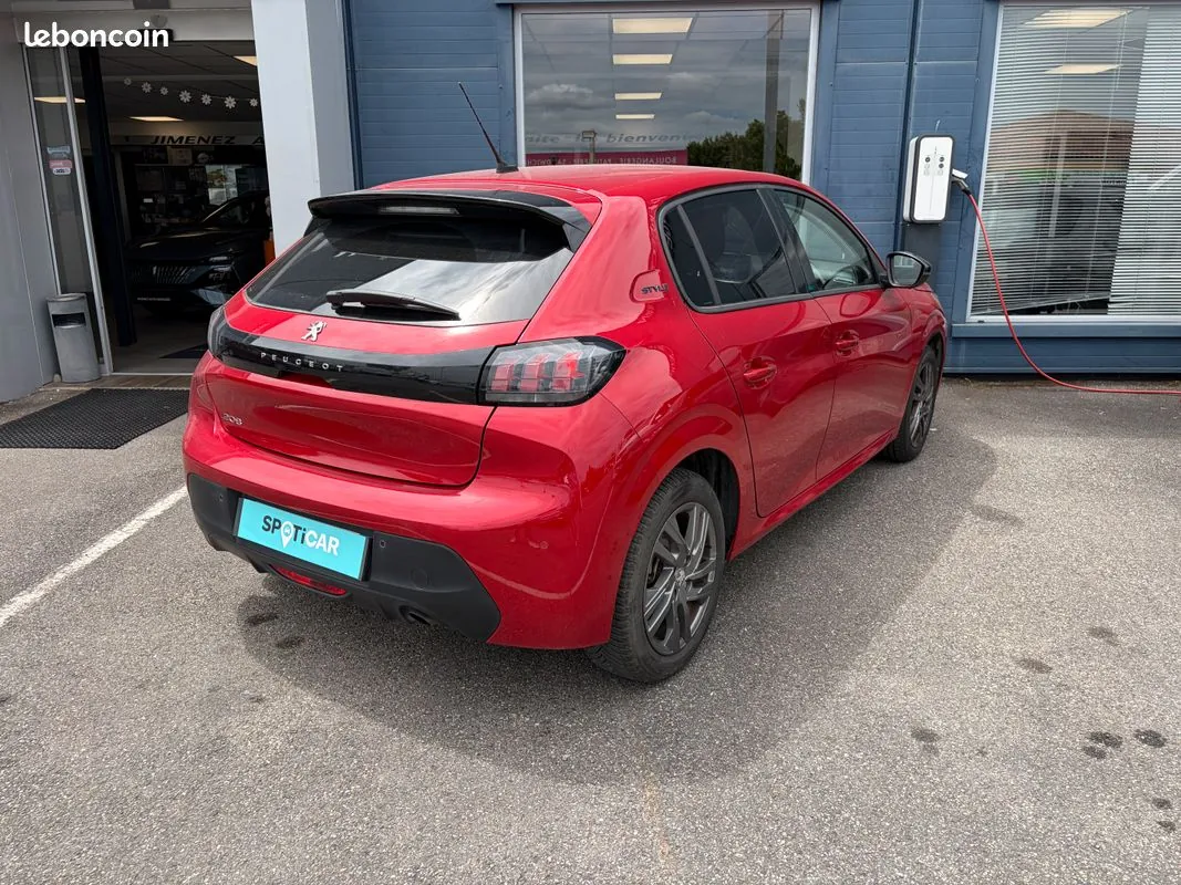 Peugeot 208 2022 photo 2