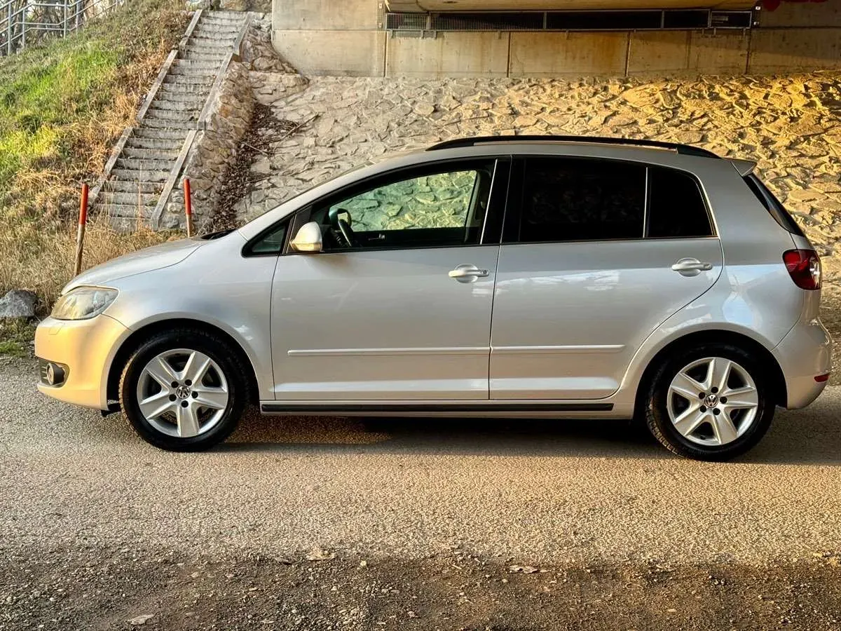 Volkswagen Golf 2009 photo 2