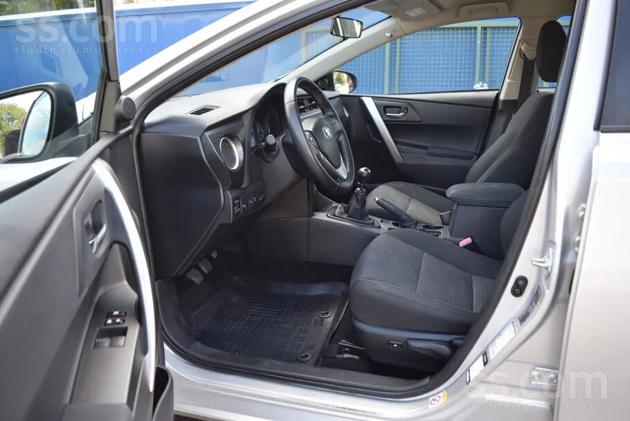 Toyota Auris 2015 photo 3