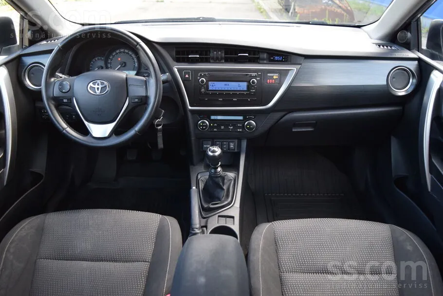 Toyota Auris 2015 photo 4
