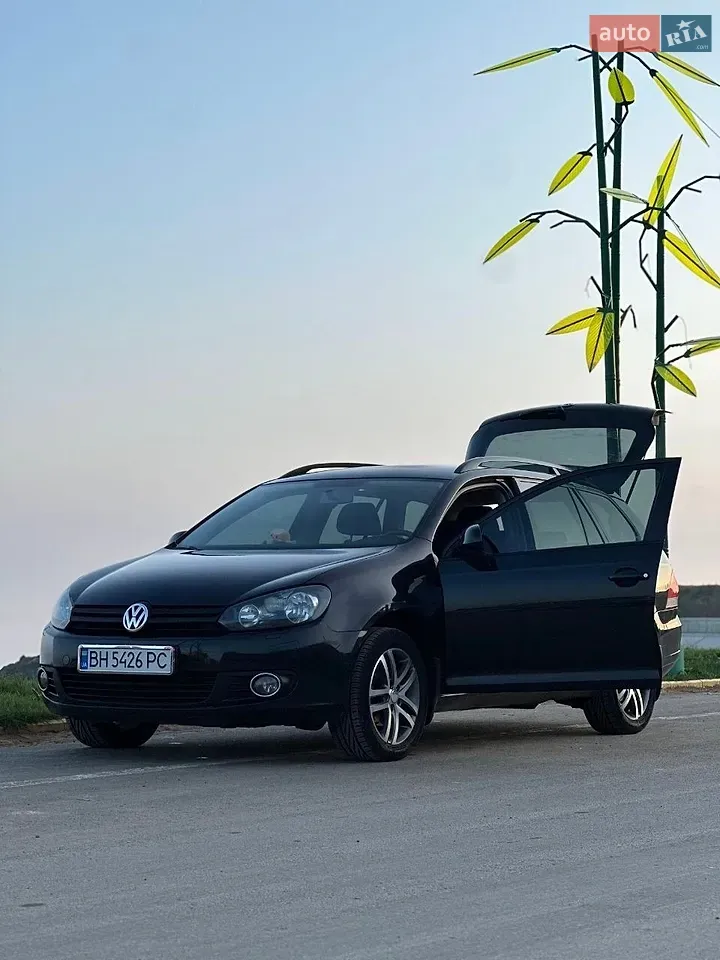 Volkswagen Golf 2010 photo 2