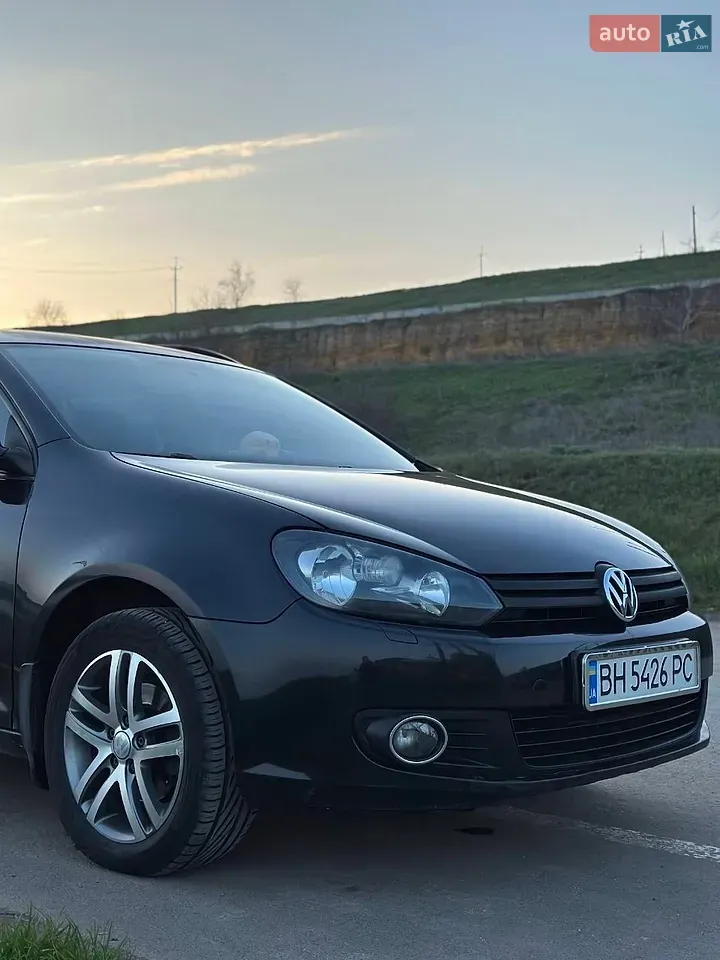 Volkswagen Golf 2010 photo 4