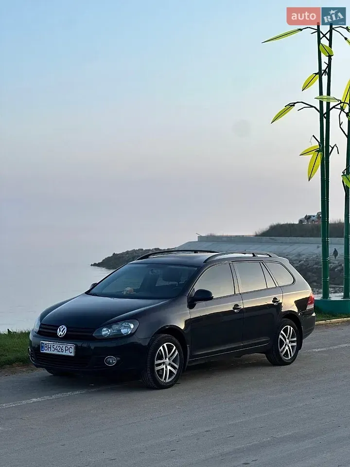 Volkswagen Golf 2010 photo 3