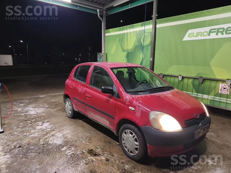 Toyota Yaris 2000 photo 2