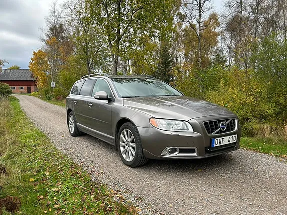 Volvo V70 2010 photo 2