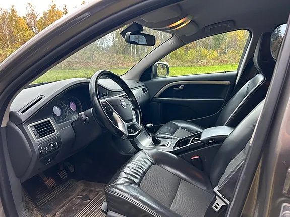 Volvo V70 2010 photo 4