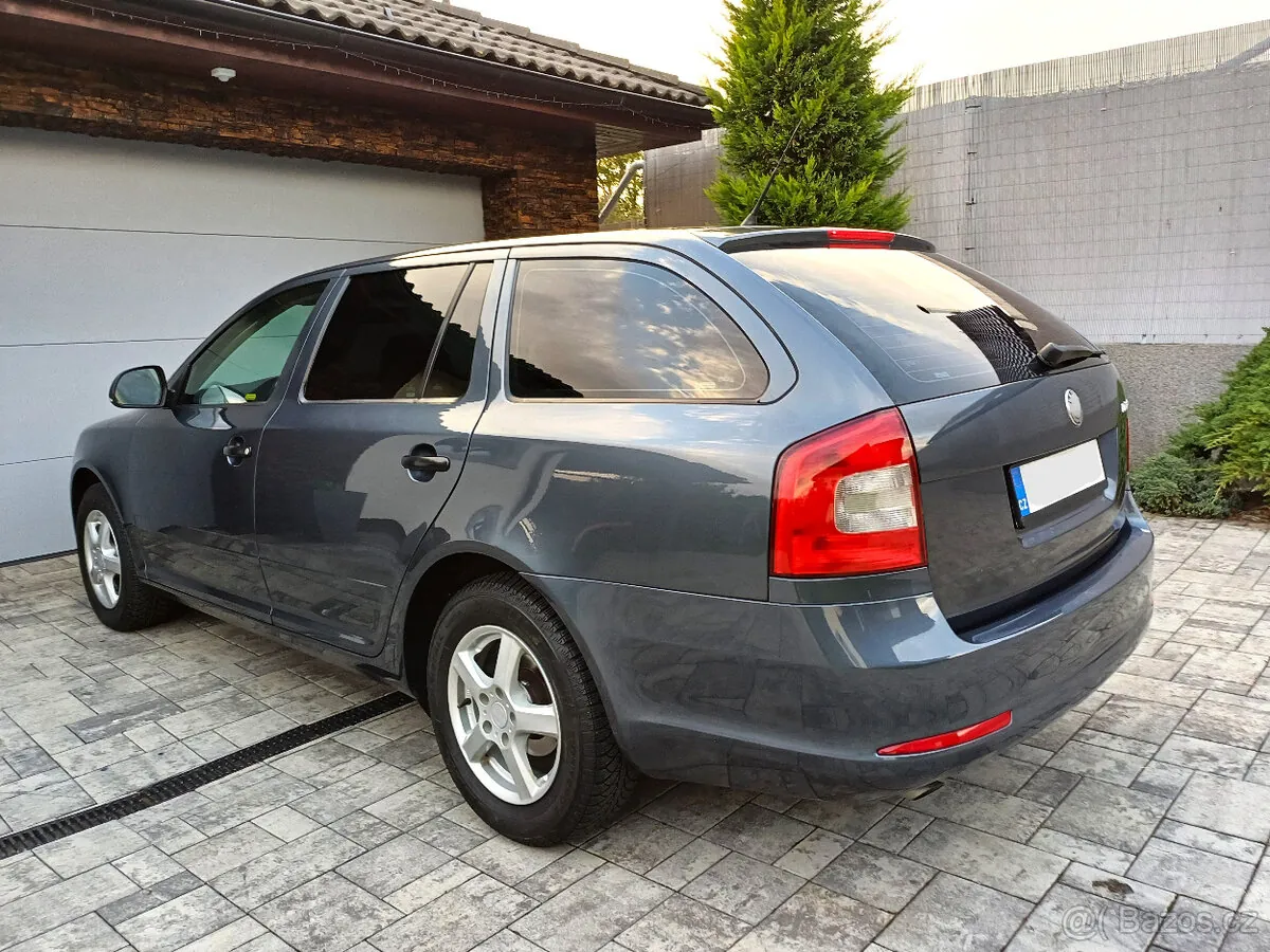 Skoda Octavia 2009 photo 2