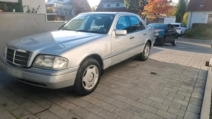 Mercedes-Benz C180