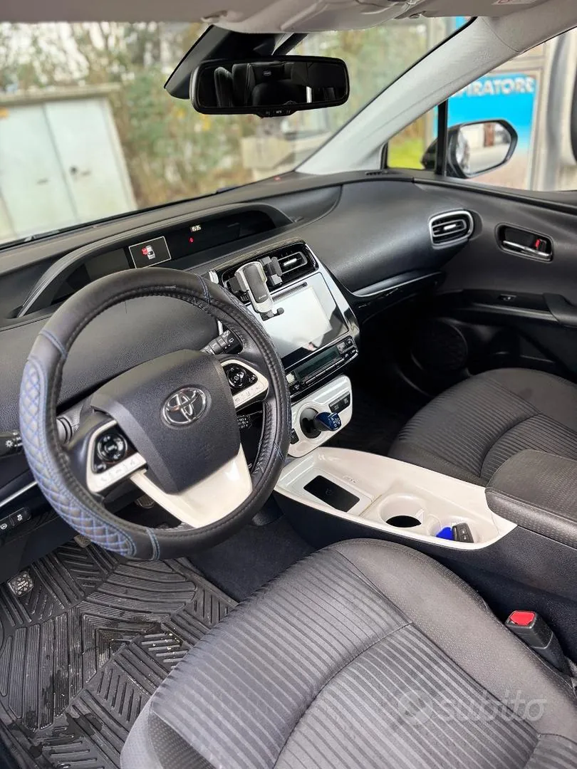Toyota Prius 2016 photo 3