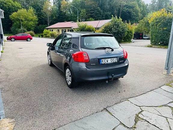 Toyota Auris 2010 photo 4