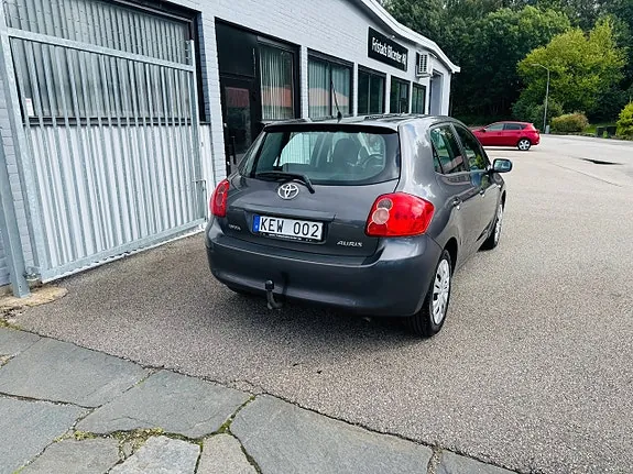 Toyota Auris 2010 photo 3