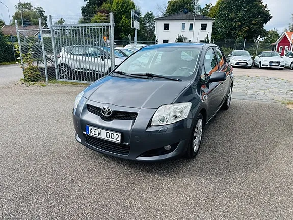 Toyota Auris 2010 photo 2