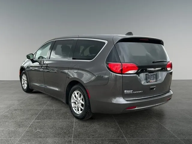 Chrysler Grand Caravan 2023 photo 4