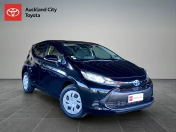 Toyota Aqua 2023 photo 2