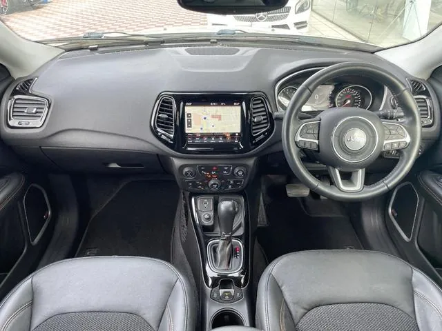 Chrysler Grand Cherokee 2019 photo 2