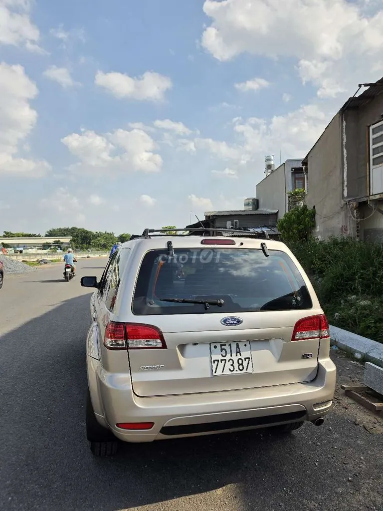 Ford Escape 2010 photo 2