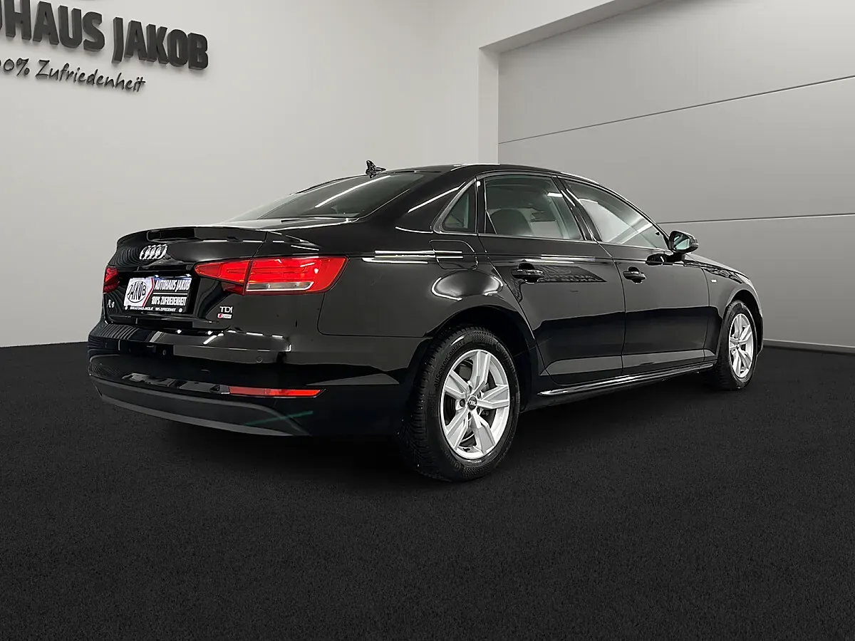 Audi A4 2018 photo 3