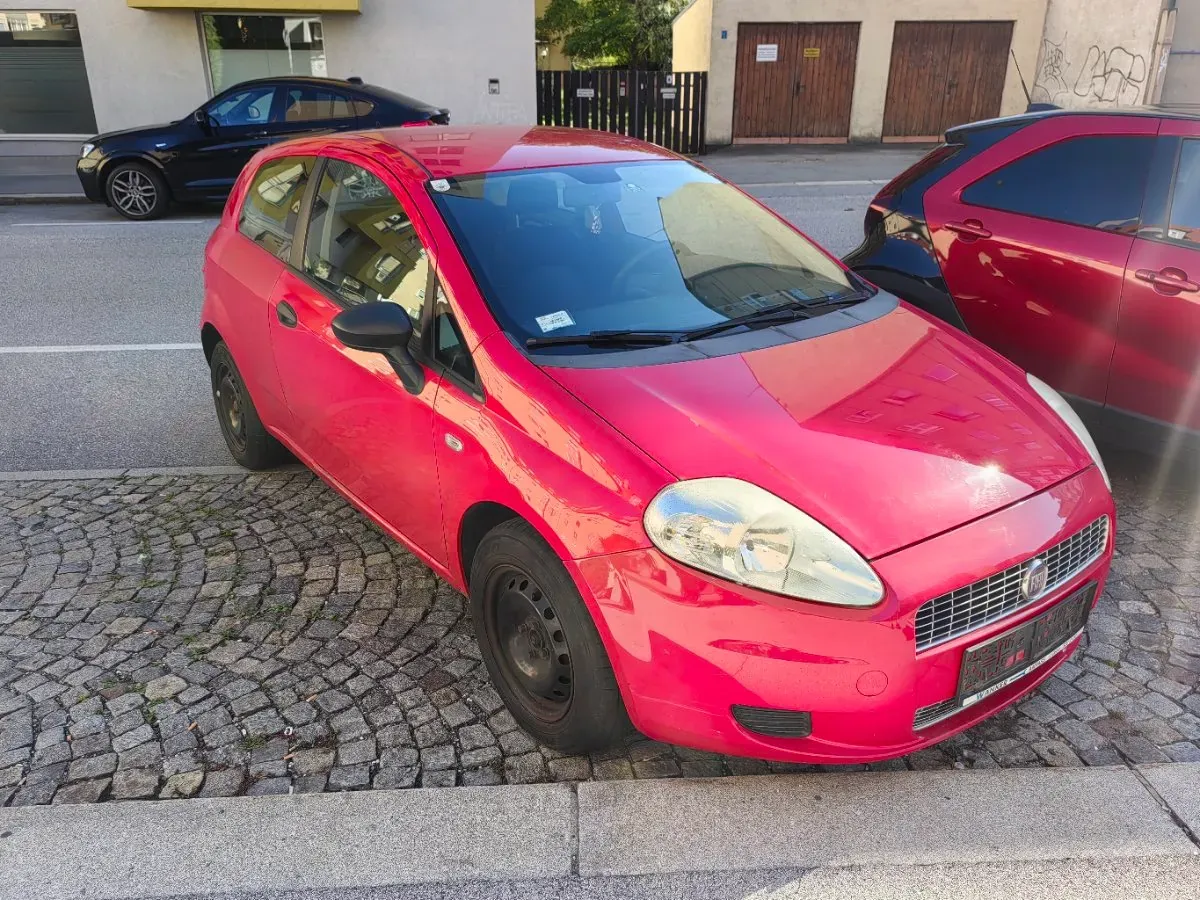 Fiat Punto 2009 photo 2