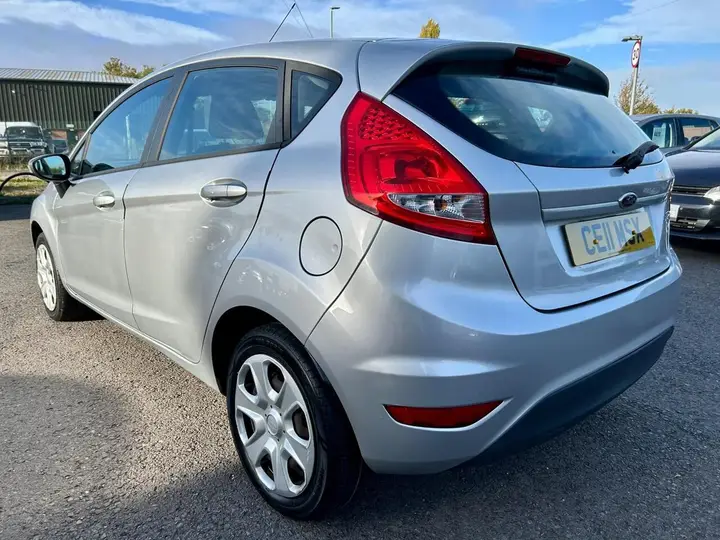 Ford Fiesta 2011 photo 3