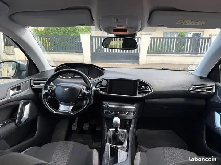 Peugeot 308 2015 photo 3