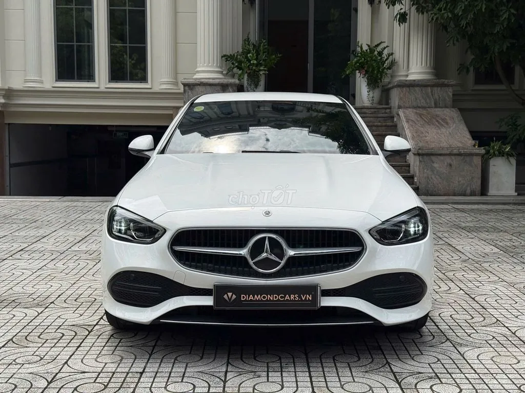 Mercedes-Benz C200 2025 photo 2