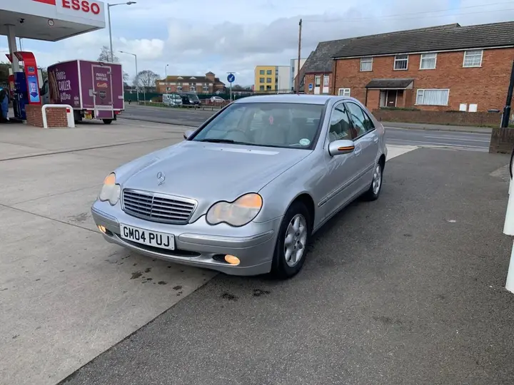 Mercedes-Benz C-Class 2004 photo 2