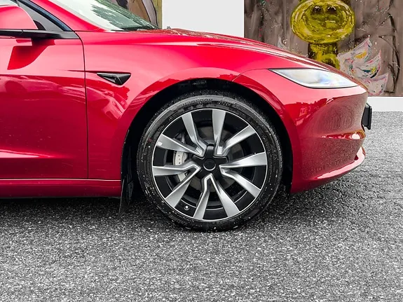 Tesla Model 3 2024 photo 4