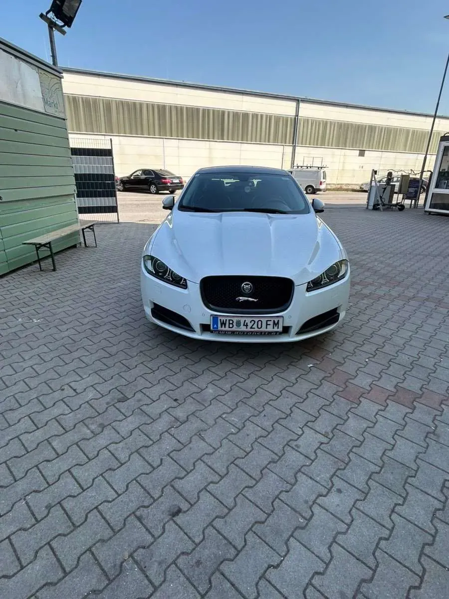 Jaguar Xf 2013 photo 3