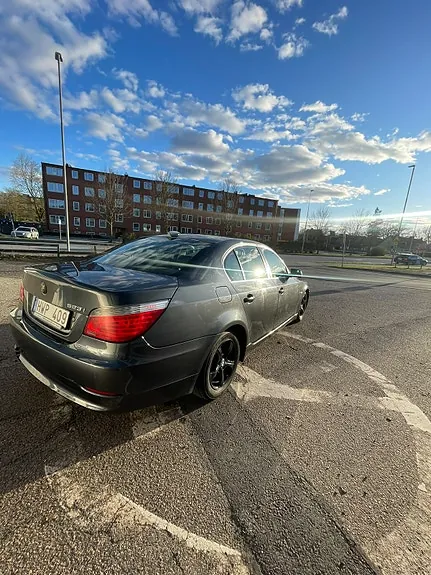 BMW 523I