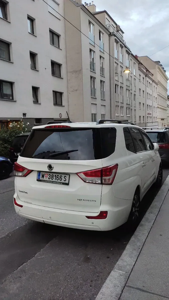 KG Mobility Rodius 2016 photo 2