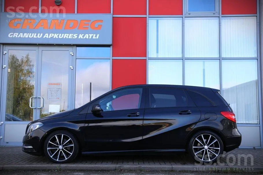 Mercedes-Benz B220 2015 photo 2