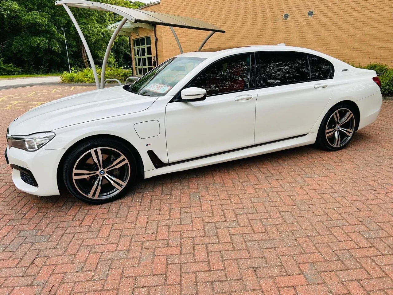 BMW 7 Series 2017 photo 4