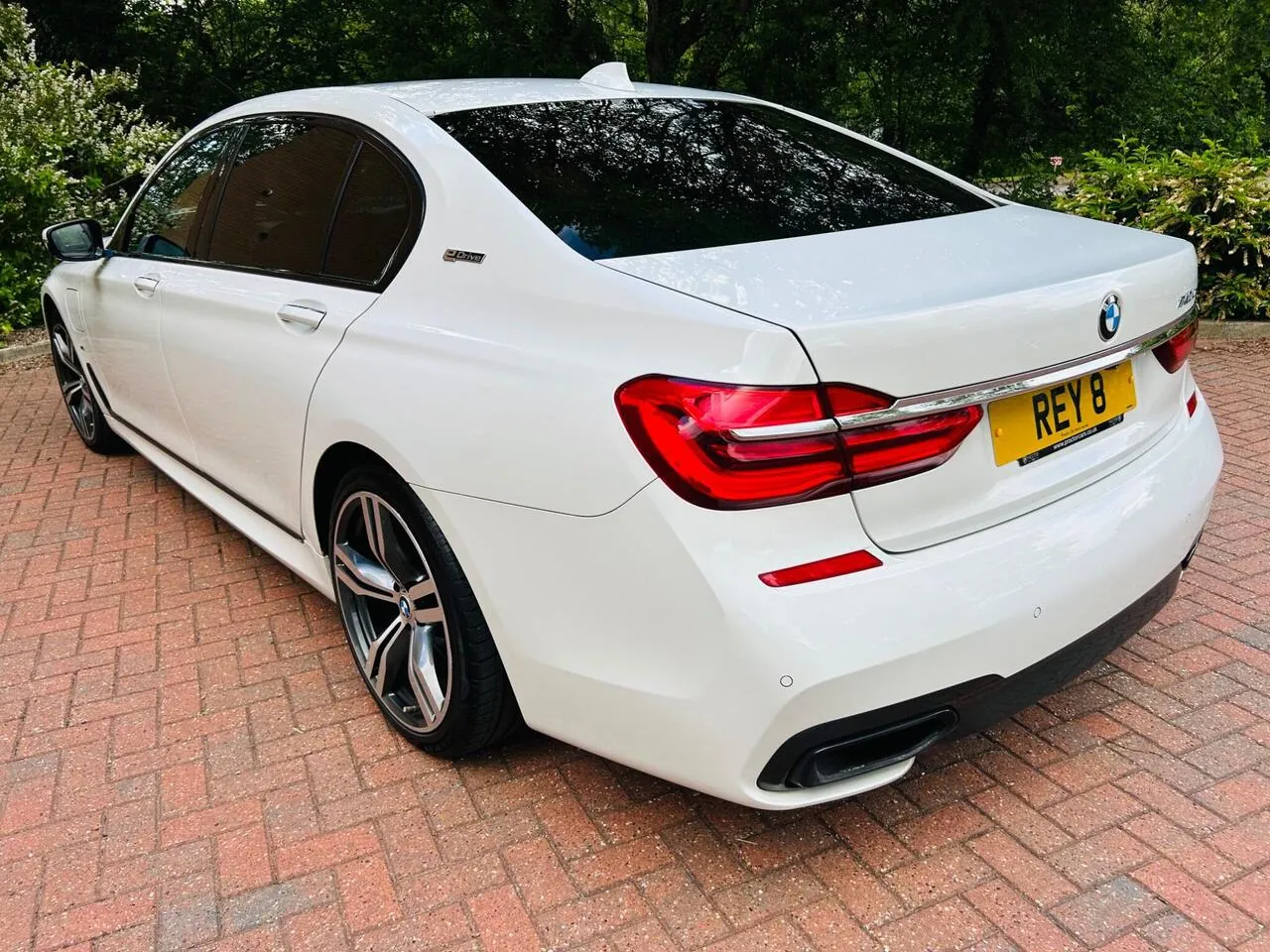 BMW 7 Series 2017 photo 2