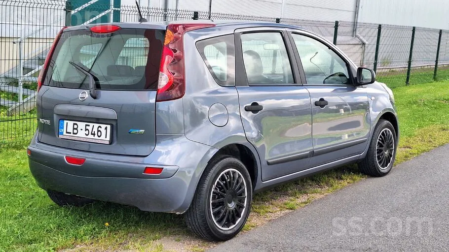 Nissan Note 2010 photo 3