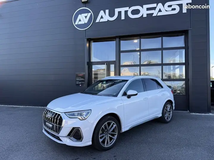 Audi Q3 2021 photo 2