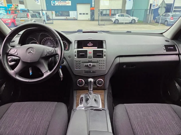 Mercedes-Benz C-Class 2010 photo 3