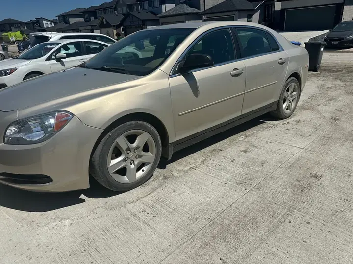 Chevrolet Malibu 2011 photo 2