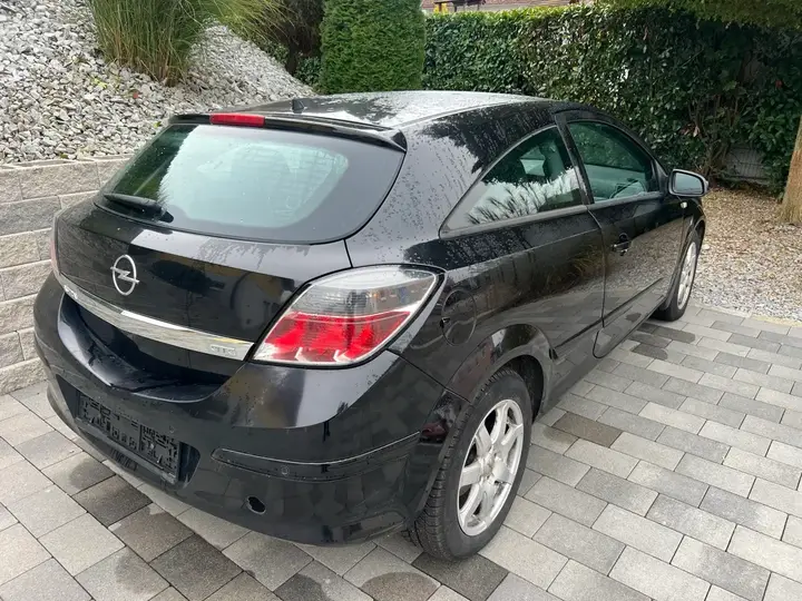 Opel Astra H Gtc 2006 photo 2