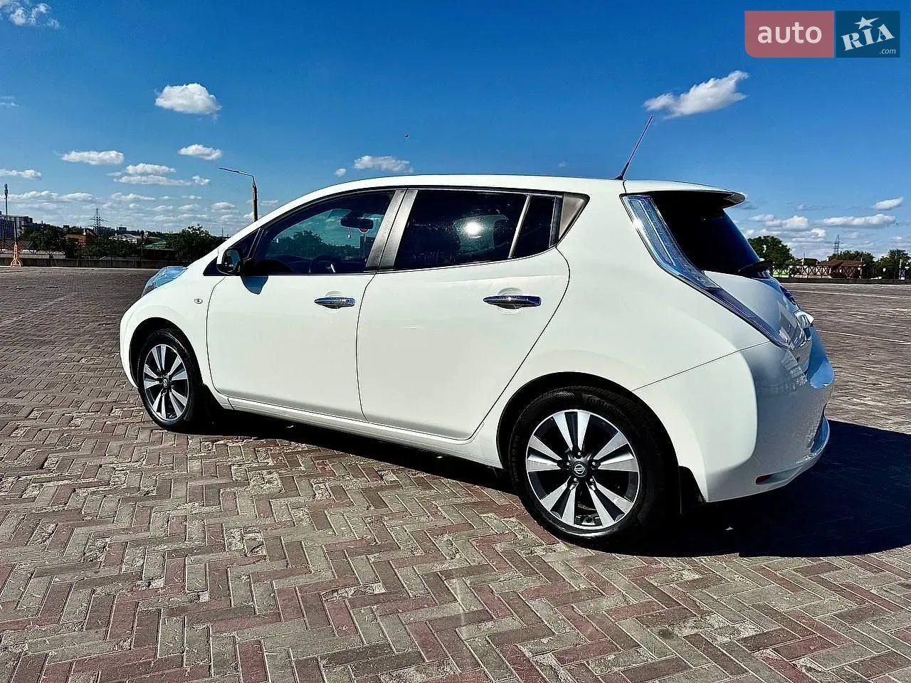 Nissan Leaf 2016 photo 2